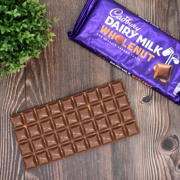 Cadbury Dairy Milk Whole Nut Schokolade - 180g (SONDERPREIS MHD 28.09.2026)