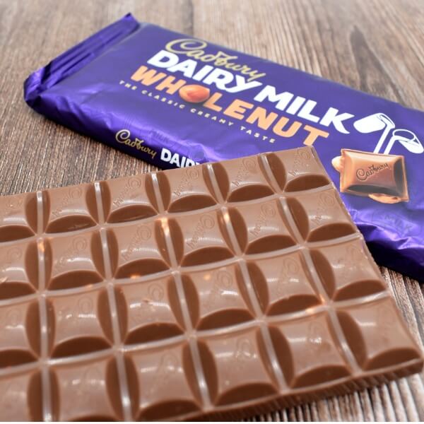 Cadbury Dairy Milk Whole Nut Schokolade - 180g (SONDERPREIS MHD 28.09.2026)